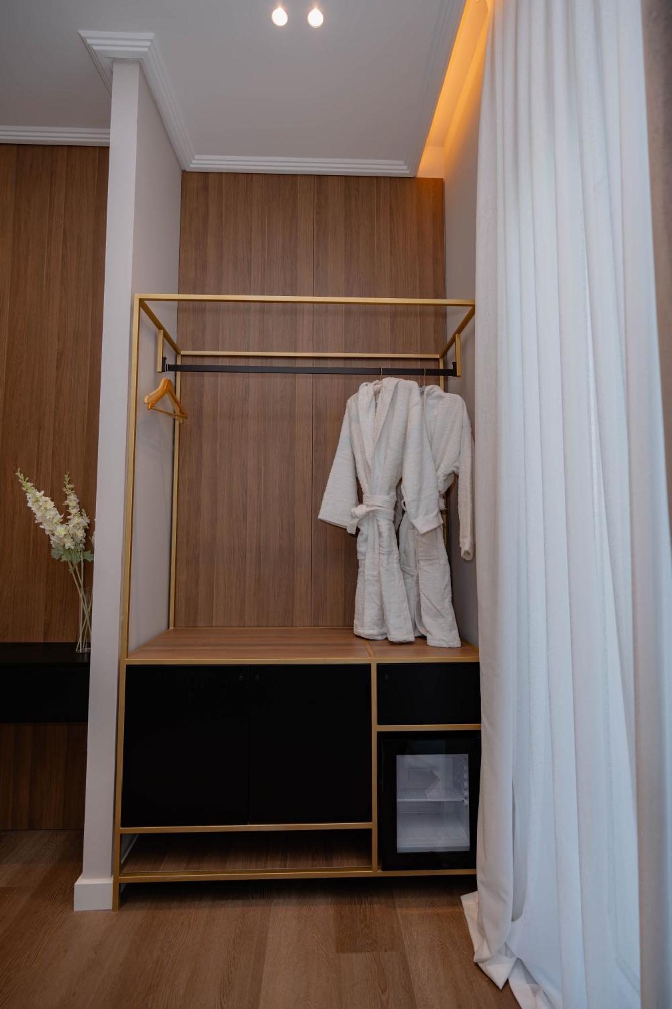 Royal Hill Hotel Vore Bagian luar foto