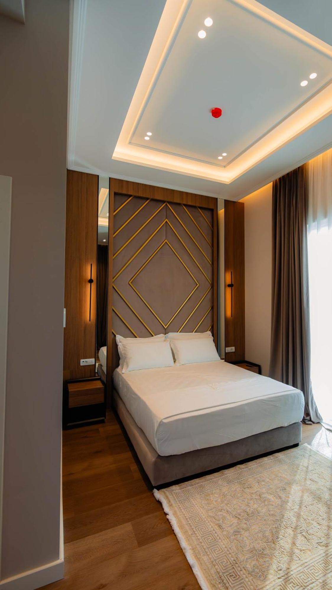 Royal Hill Hotel Vore Bagian luar foto