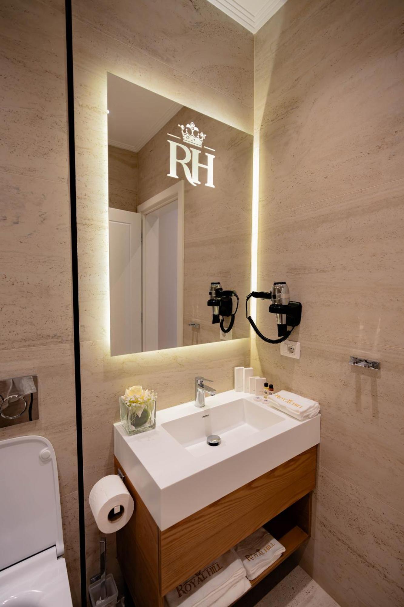 Royal Hill Hotel Vore Bagian luar foto