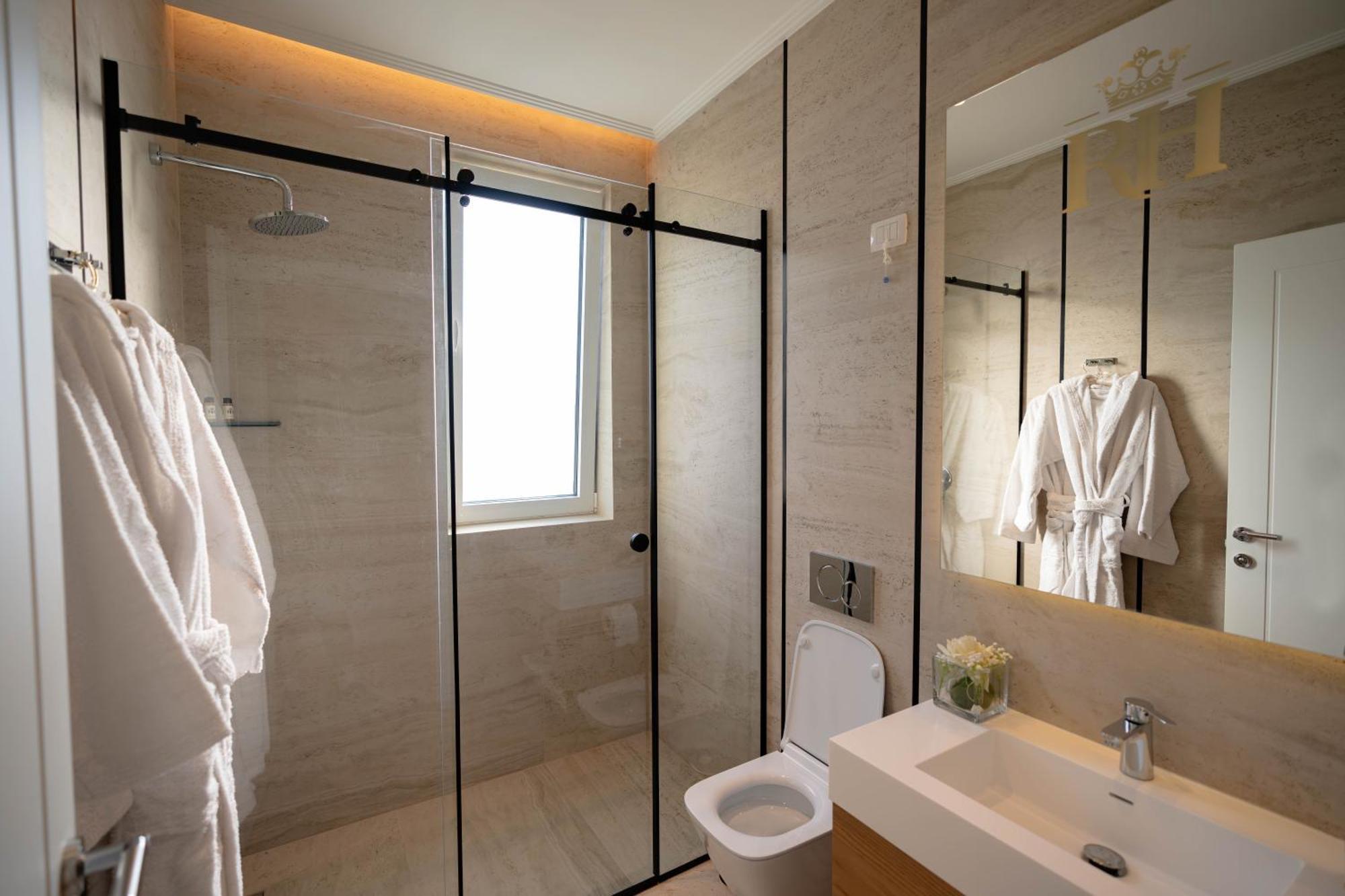 Royal Hill Hotel Vore Bagian luar foto