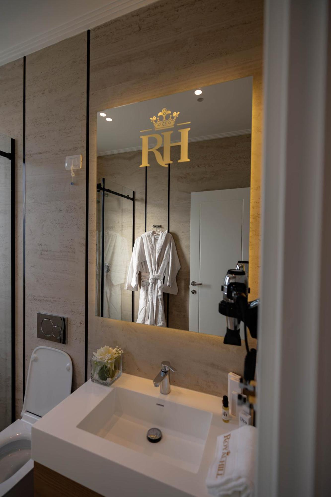 Royal Hill Hotel Vore Bagian luar foto