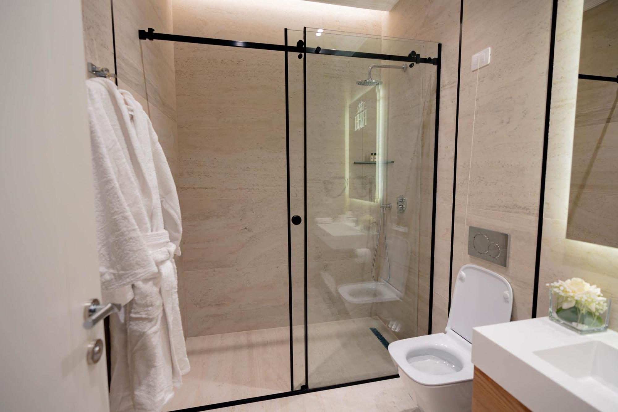 Royal Hill Hotel Vore Bagian luar foto
