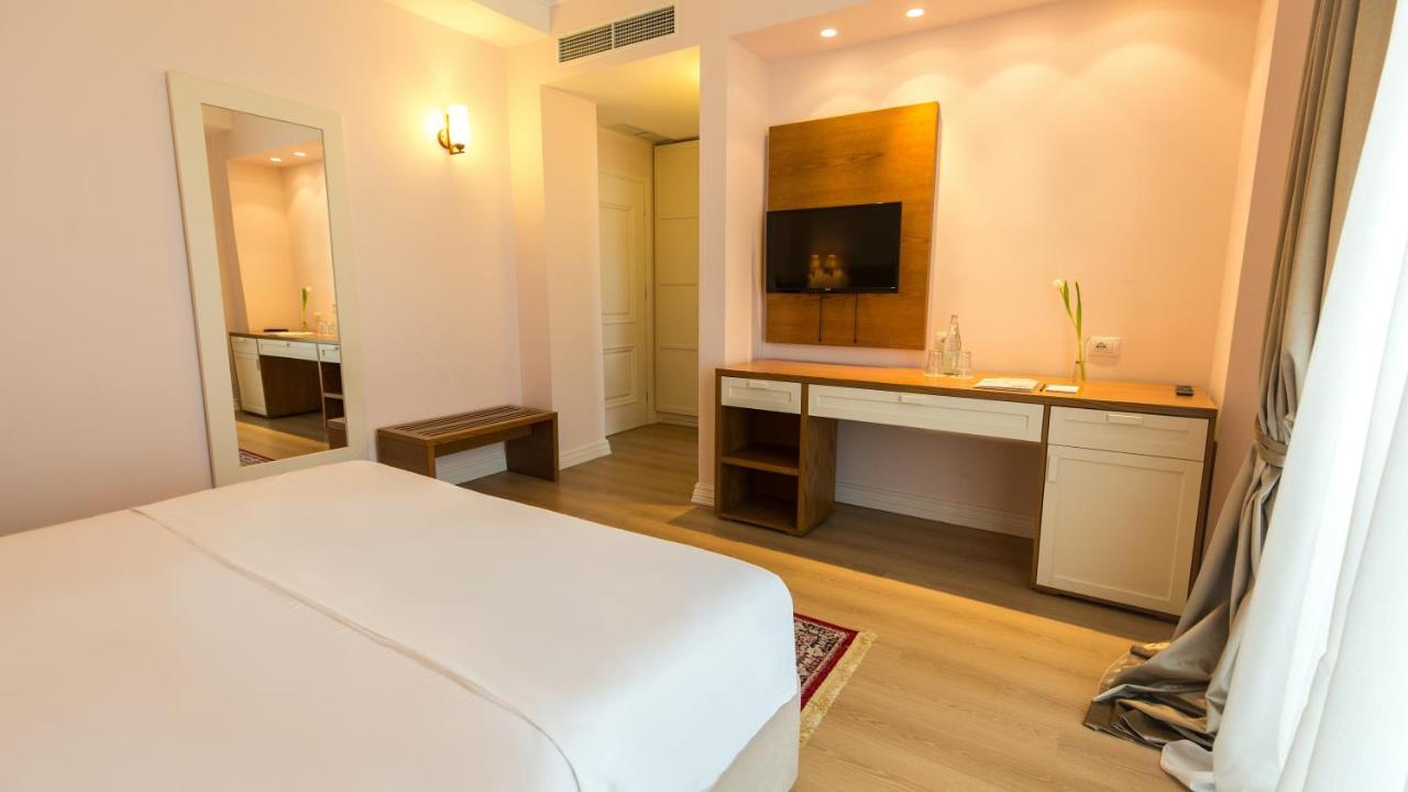 Royal Hill Hotel Vore Bagian luar foto