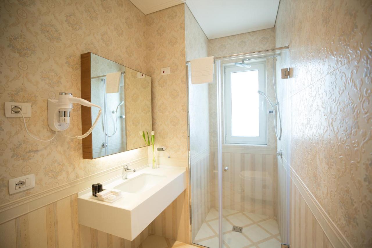 Royal Hill Hotel Vore Bagian luar foto
