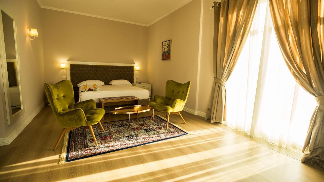 Royal Hill Hotel Vore Bagian luar foto
