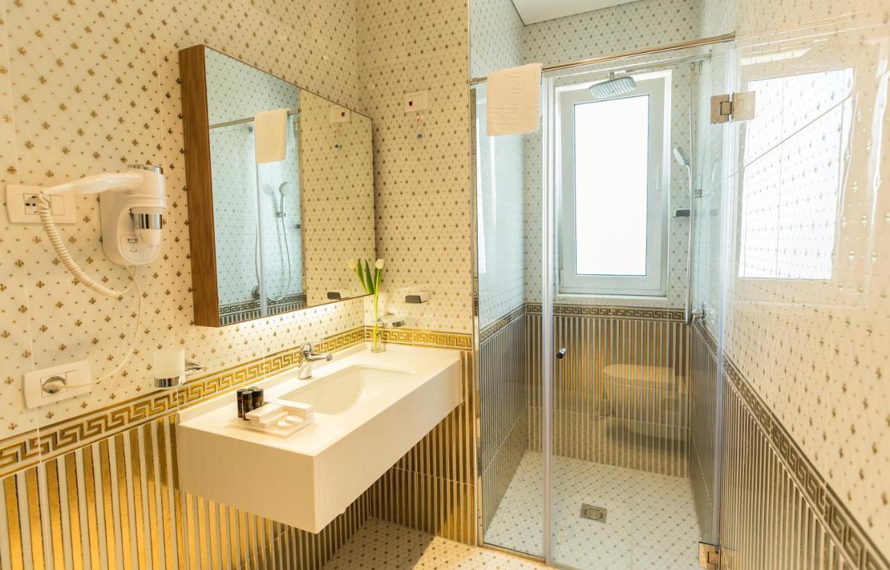Royal Hill Hotel Vore Bagian luar foto