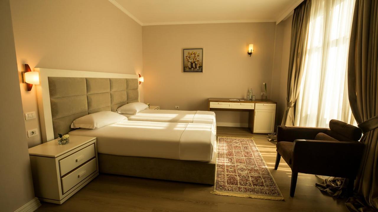 Royal Hill Hotel Vore Bagian luar foto