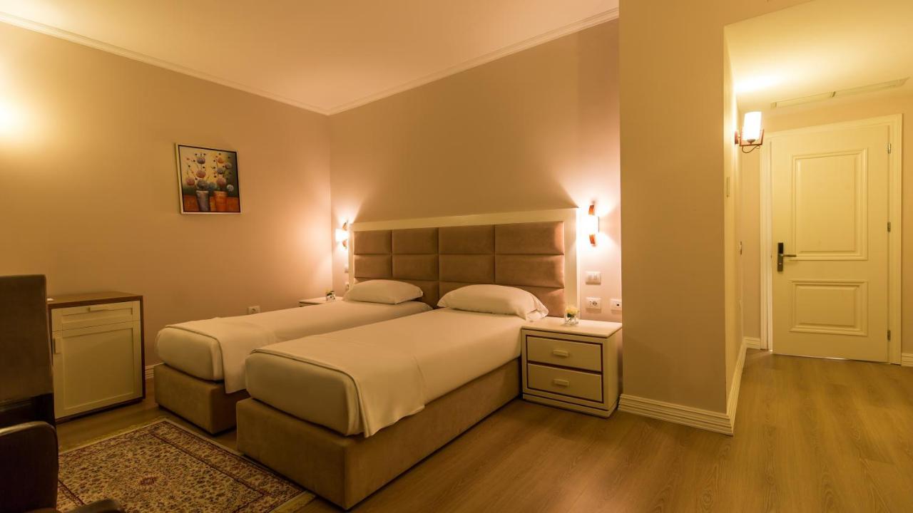 Royal Hill Hotel Vore Bagian luar foto