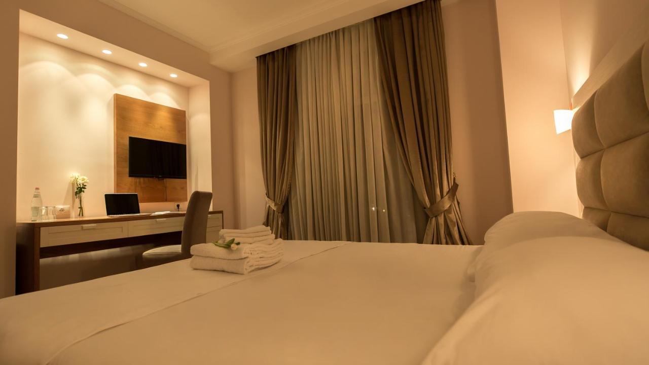 Royal Hill Hotel Vore Bagian luar foto