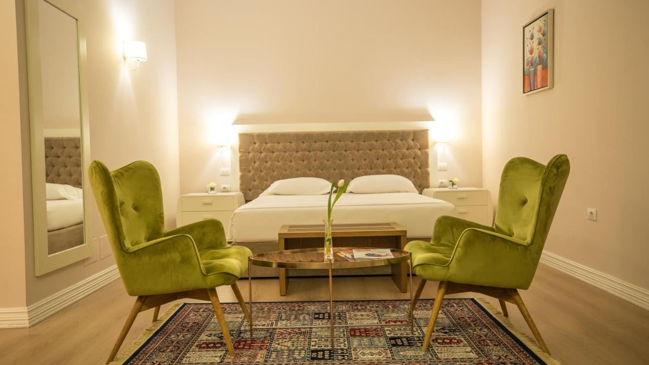 Royal Hill Hotel Vore Bagian luar foto