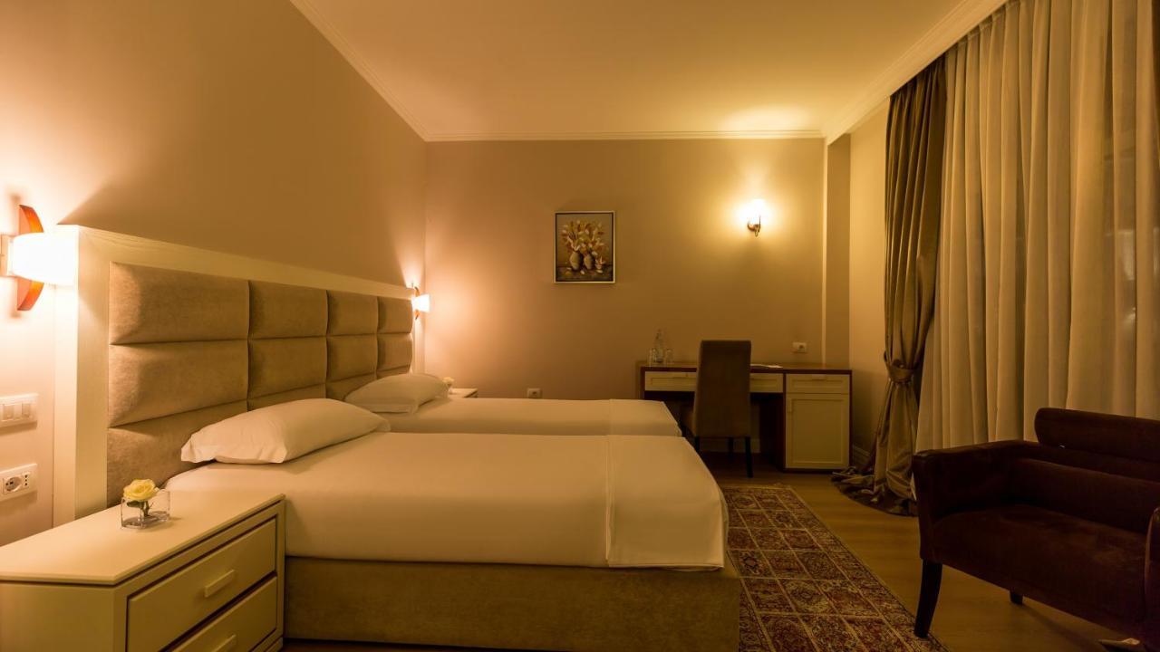 Royal Hill Hotel Vore Bagian luar foto