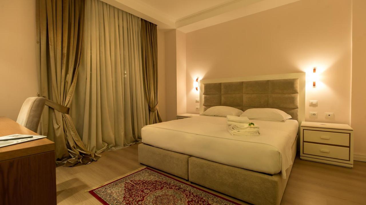 Royal Hill Hotel Vore Bagian luar foto