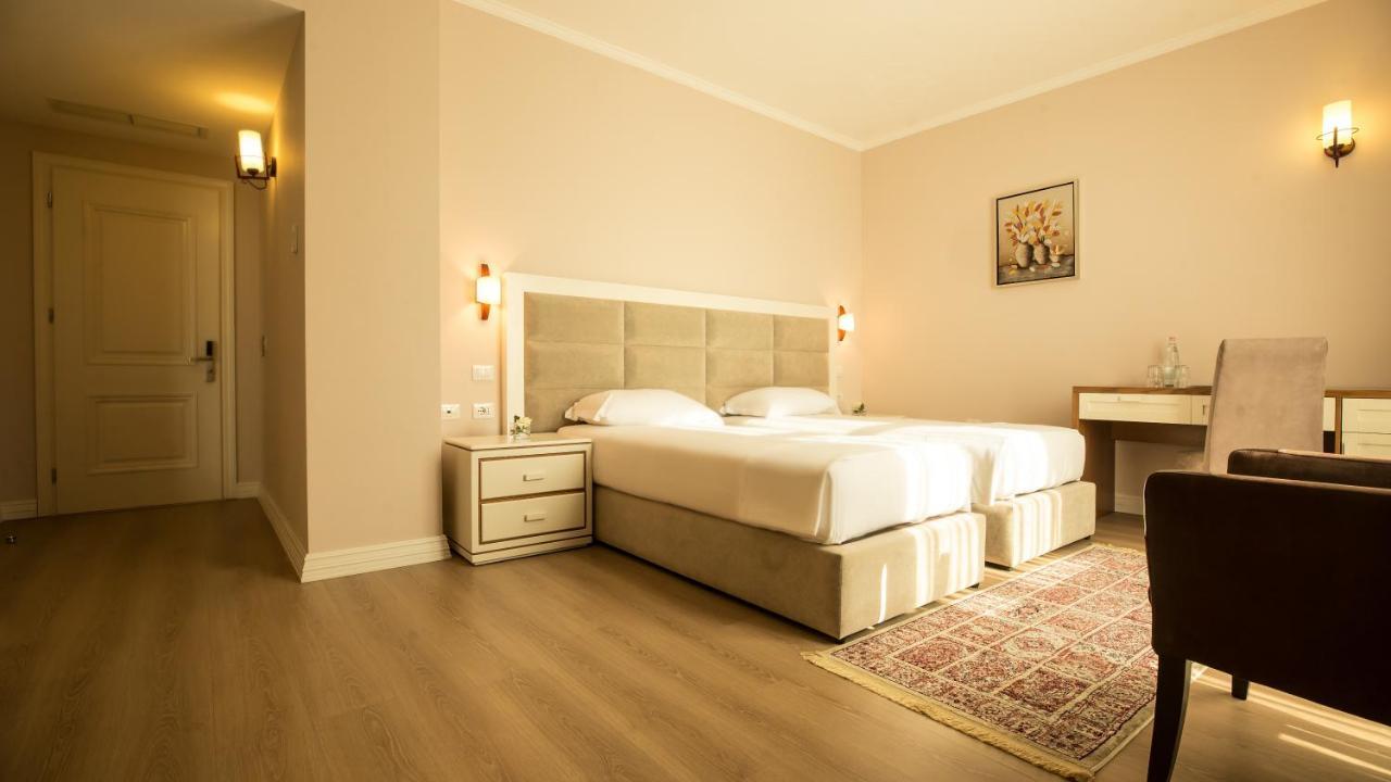 Royal Hill Hotel Vore Bagian luar foto