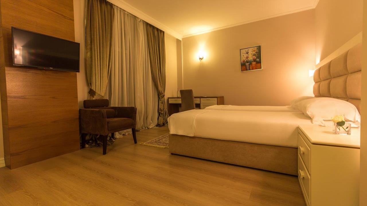 Royal Hill Hotel Vore Bagian luar foto