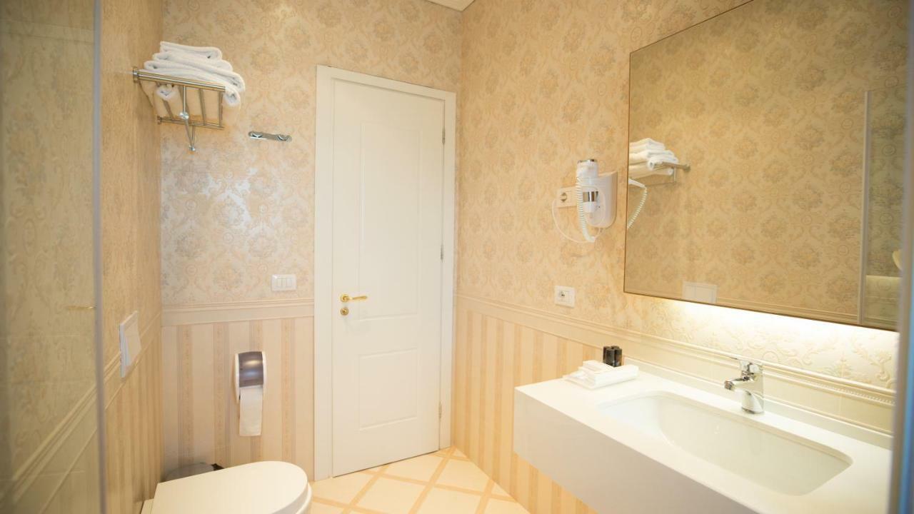 Royal Hill Hotel Vore Bagian luar foto